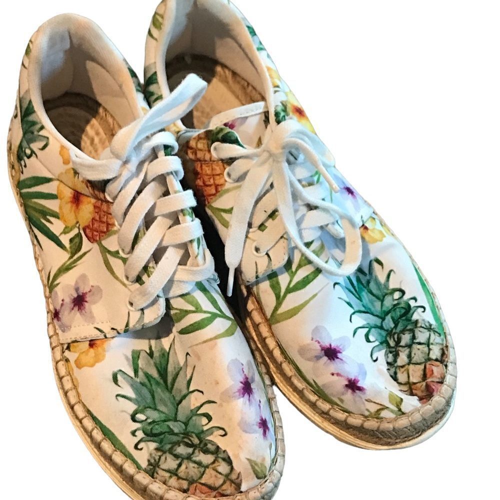 Aeropostale size 8 lace up shoes excellent condition see pics